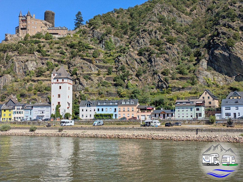 zu Füßen von Burg Katz