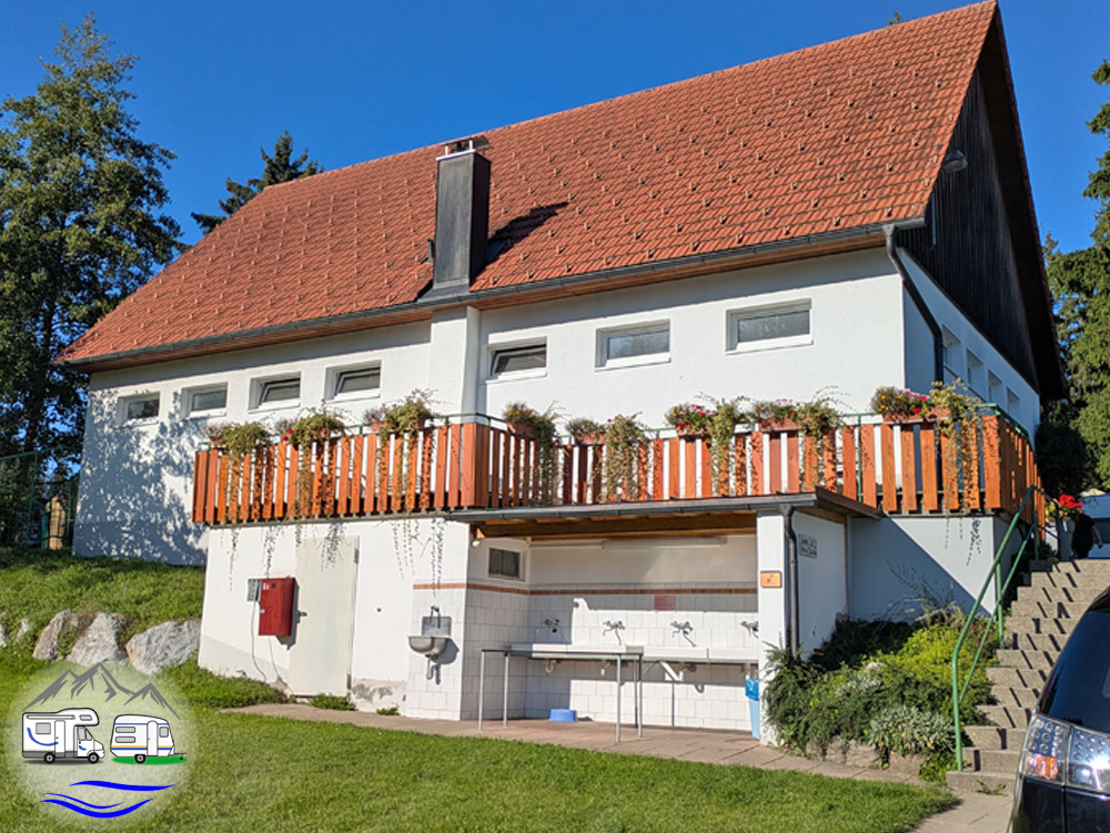 Geschirrspülen draußen