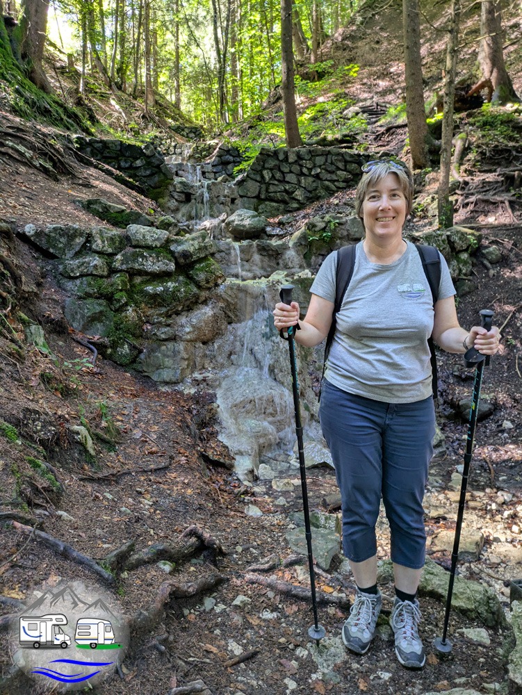 an dieser Stelle überquert der Weg den Bach